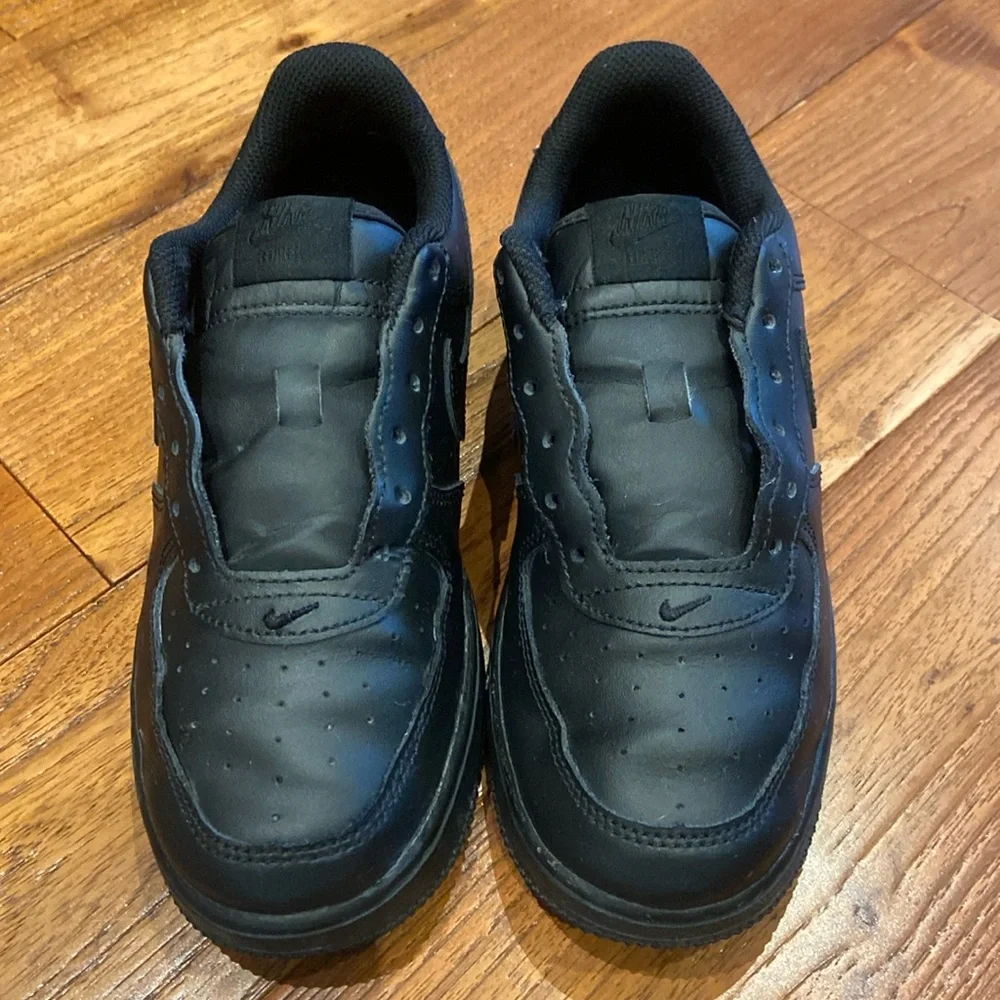 Kids Black Nike Sneakers - Picture 2 of 11